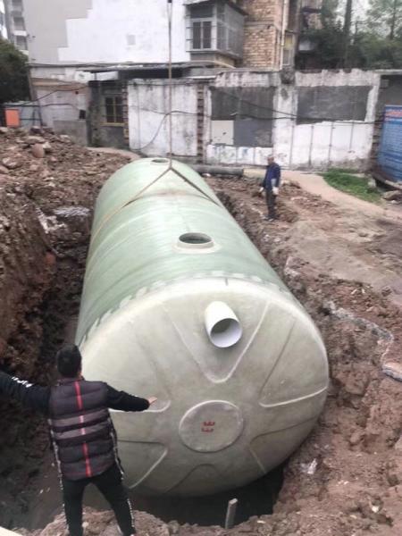 丹东雅安学校项目75立方玻璃钢化粪池安装现场